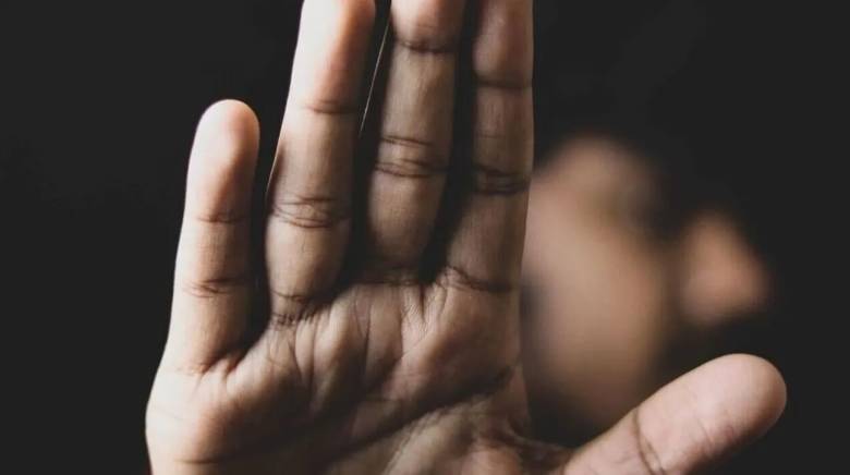 Βόλος: Ανήλικη βγήκε στο μπαλκόνι και φώναζε «βοήθεια» - Κατήγγειλε τον πατέρα της ότι τη χτύπησε