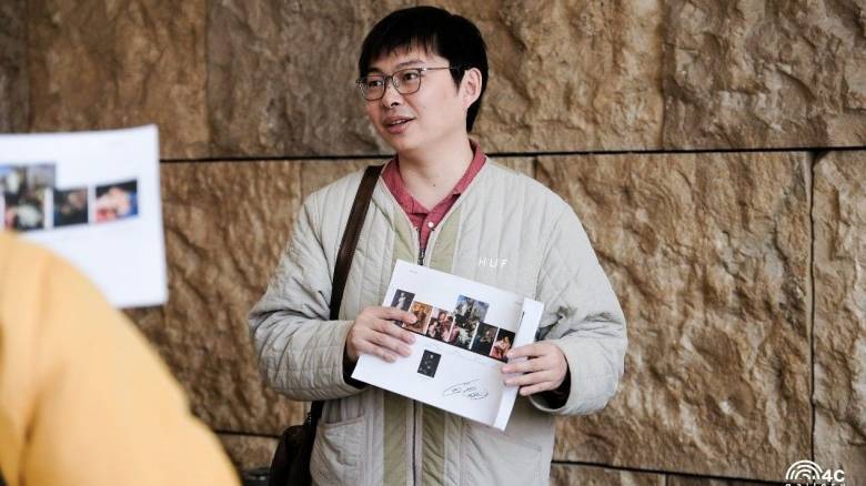 «Είμαστε όλοι Έλληνες»: Πώς ένας καλλιτεχνικός εκπαιδευτικός του Λος Άντζελες αναβιώνει την ελληνική