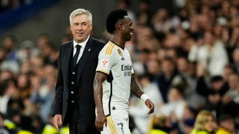 Μήνυμα Βινίσιους στον Αντσελότι: «Είσαι ο καλύτερος, θα σε περιμένω στη Βραζιλία»