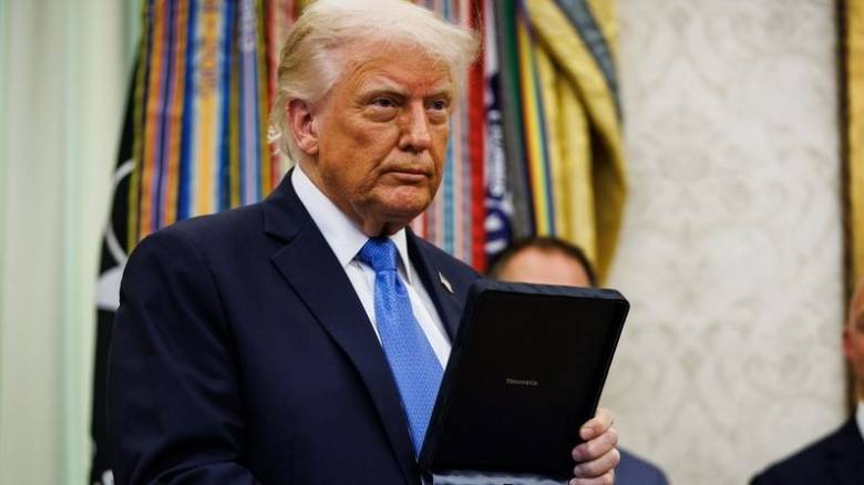 Ο Τραμπ υπεραμύνεται της απόφασής του να εμποδίσει το Χάρβαρντ να δέχεται ξένους φοιτητές