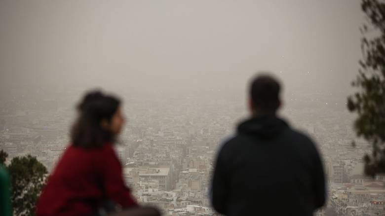 Aλλάζει το σκηνικό του καιρού: Aφρικανική σκόνη, βροχές και πτώση θερμοκρασίας μέχρι 10 βαθμούς