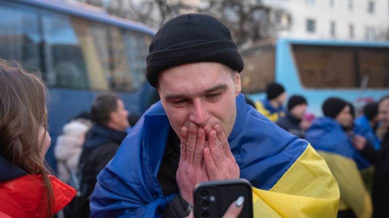 Ολοκληρώθηκε η πρώτη φάση ανταλλαγής αιχμαλώτων πολέμου ανάμεσα σε Ρωσία - Ουκρανία