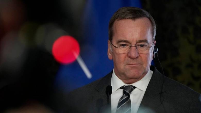 Γερμανία: Ο υπουργός Αμυνας δεν αποκλείει την επαναφορά της υποχρεωτικής στρατιωτικής θητείας