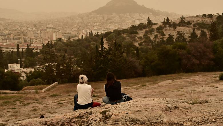 Kαιρός: Η αφρικανική σκόνη σκεπάζει τη χώρα - Πότε και πού αναμένονται βροχές και καταιγίδες
