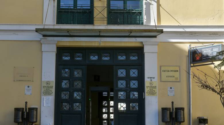 Οδηγούνται στη δικαιοσύνη οι τρεις συλληφθέντες για τη δολοφονία στη Ραφήνα