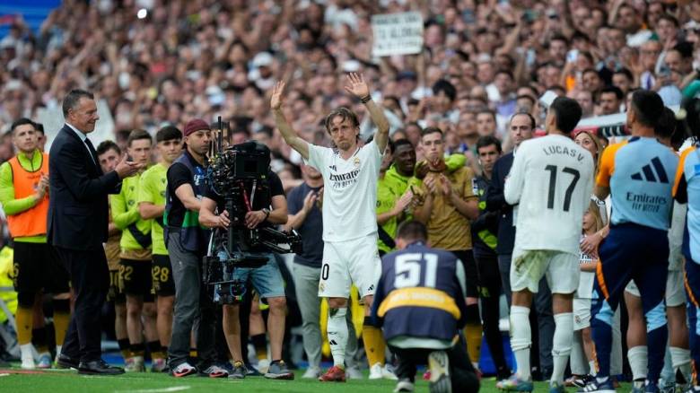 Ισπανία: Η Ρεάλ νίκησε 2-0 τη Σοσιεδάδ με τον κόσμο να αποθεώνει Αντσελότι και Μόντριτς