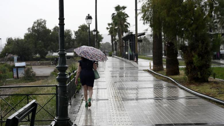 Καταιγίδα έπληξε την Αθήνα - Πού θα «χτυπήσουν» έντονα φαινόμενα τις επόμενες ώρες