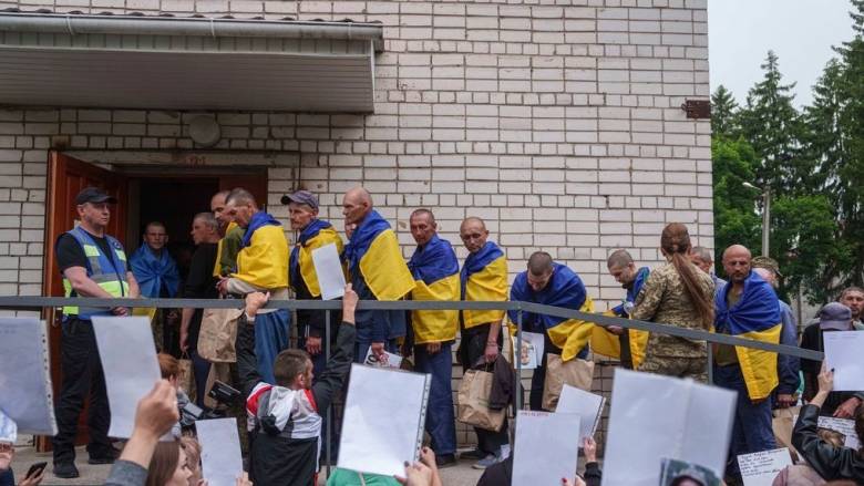 Ολοκληρώθηκε η μεγαλύτερη ανταλλαγή αιχμαλώτων ανάμεσα σε Ρωσία και Ουκρανία - Η ανάρτηση Ζελένσκι