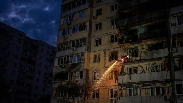 Οι Ρώσοι βομβάρδισαν το Κίεβο για δεύτερη συνεχόμενη νύχτα - 13 νεκροί και δεκάδες τραυματίες