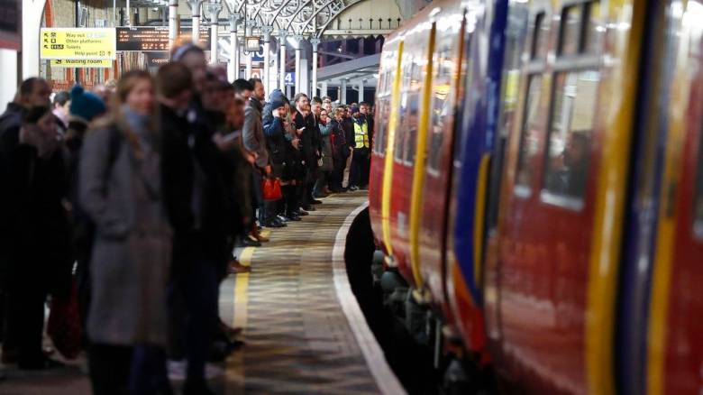 Οι σιδηρόδρομοι επιστρέφουν στο βρετανικό δημόσιο: Στις ράγες το πρώτο τρένο υπό κρατική διαχείριση