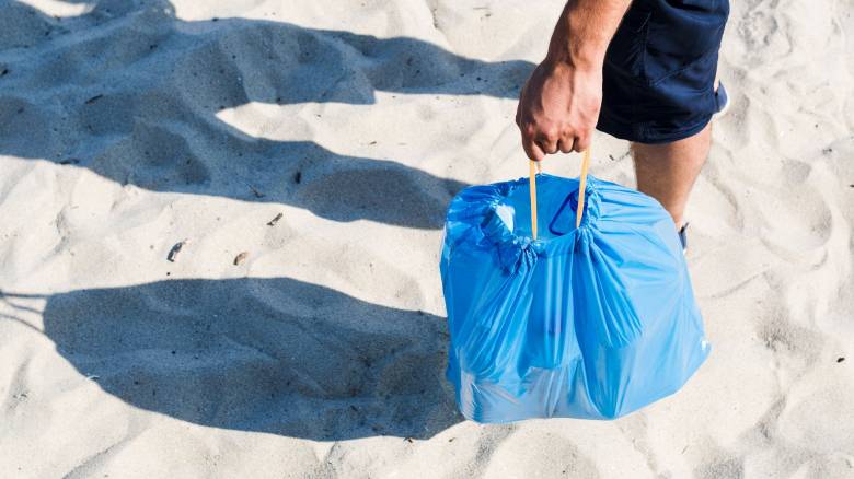 Ένα Πέραμα «καθαρό από ανθρώπινους ρύπους» - Μικροί μαθητές καθάρισαν την μικρή πλαζ