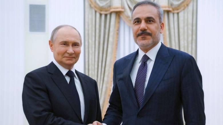 Συνεχίζεται η επίσκεψη Φιντάν στη Μόσχα – Η Ουκρανία στο επίκεντρο της συνάντησης με Πούτιν