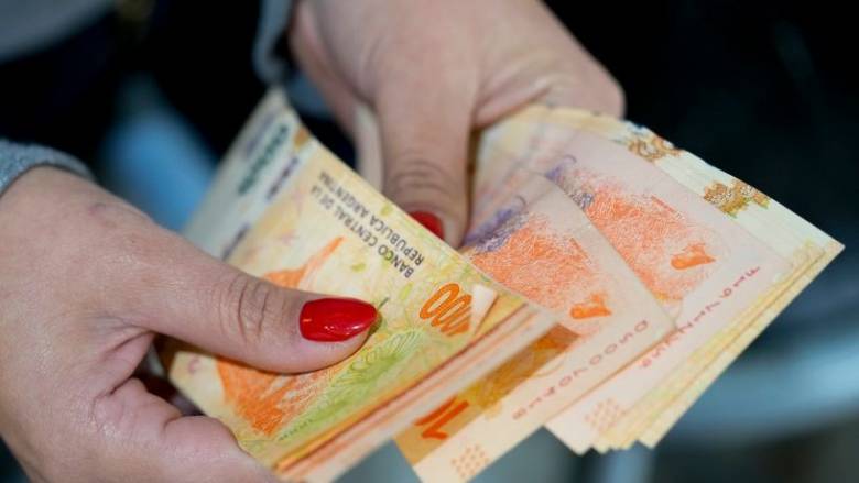 Αργεντινή: Της πιστώθηκαν κατά λάθος 500 εκατ. πέσος, τα ξόδεψε και τώρα την κυνηγά η Δικαιοσύνη