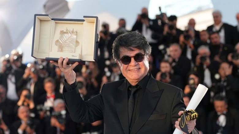 Ο νικητής των Καννών Ιρανός σκηνοθέτης Τζαφάρ Παναχί επέστρεψε στην Τεχεράνη