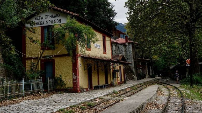 Καλάβρυτα: Ακινητοποιήθηκε τρένο λόγω κατολίσθησης - Αναστολή των δρομολογίων του Οδοντωτού