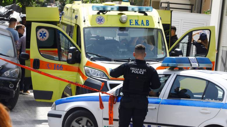 Συνελήφθη για ανθρωποκτονία από αμέλεια η θεία της 7χρονης που πέρασε μέσα από τζαμαρία