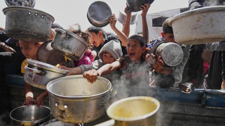 Εικόνες εξαθλίωσης στη Γάζα: «Κενά» στην ανθρωπιστική βοήθεια και «κόκκινες γραμμές» εν μέσω πείνας