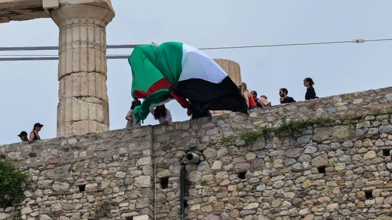 Προσπάθησαν να υψώσουν σημαία της Παλαιστίνης στην Ακρόπολη - 15 προσαγωγές