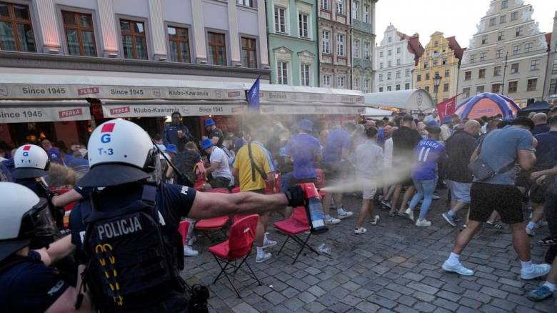Conference League: Σοβαρά επεισόδια στην Πολωνία ανάμεσα σε οπαδούς της Τσέλσι και της Μπέτις