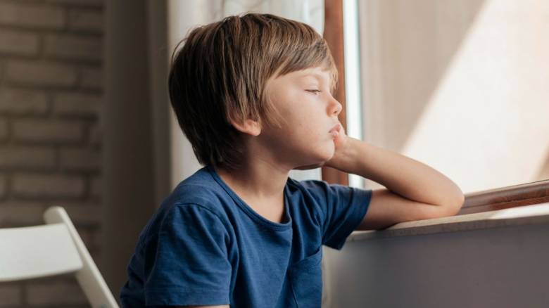 Κι όμως, η βαρεμάρα κάνει καλό στον εγκέφαλο, διαπιστώνουν επιστήμονες