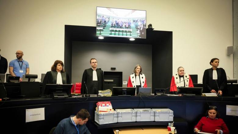 Γαλλία: Ολοκληρώνεται η μεγαλύτερη δίκη για κακοποίηση παιδιών με θύτη χειρουργό - Η ποινή του