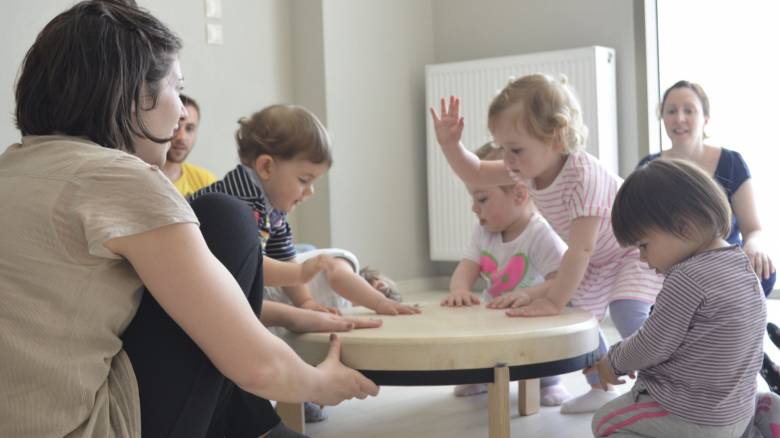 Η μουσική ενώνει γενιές: Ενεργοποιεί περιοχές του εγκεφάλου στα βρέφη - Επιβραδύνει τη γήρανση