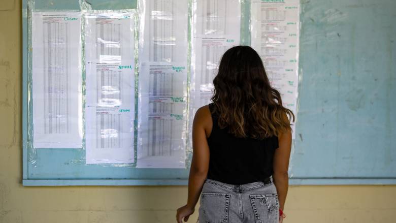 Πανελλήνιες 2025: Αναλυτικά η κατανομή των ειδικοτήτων και των θέσεων στις Δημόσιες Σ.Α.Ε.Κ.