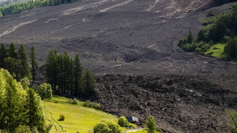 Ελβετία: Κίνδυνος πλημμύρας μετά τη δημιουργία «λίμνης» λόγω της αποκόλλησης παγετώνα