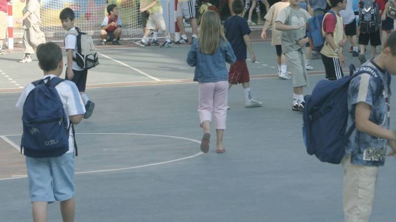 Βόλος: 12χρονος έβγαλε σουγιά σε συμμαθητή για να του πάρει το χαρτζιλίκι