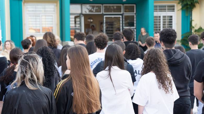 Πανελλήνιες Εξετάσεις: Εμπλουτίζεται η Τράπεζα Θεμάτων με 210 νέα θέματα