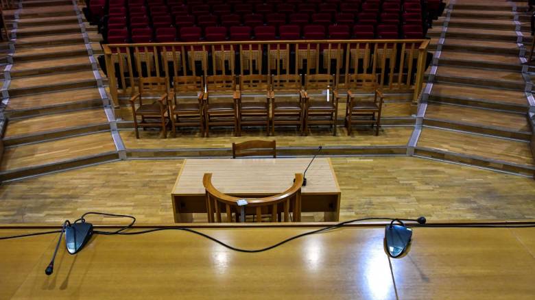 Ζάκυνθος: Στον ανακριτή σήμερα οι τρεις εμπλεκόμενοι στην δολοφονία της συμβολαιογράφου