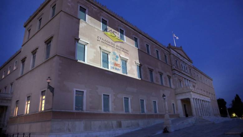 Φωταγώγηση του κοινοβουλίου για την Παγκόσμια Ημέρα για την Σκλήρυνση κατά Πλάκας