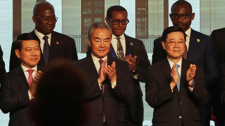 Η Κίνα υπέγραψε σύμβαση για τη δημιουργία οργάνου διεθνούς μεσολάβησης στο Χονγκ Κόνγκ