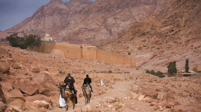 Στάση αναμονής από την Αθήνα μετά τις διαβεβαιώσεις του Καΐρου για την μονή Σινά