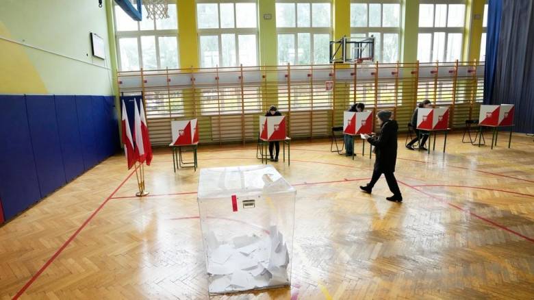 Αντίστροφη μέτρηση για τις προεδρικές εκλογές στην Πολωνία - «Θρίλερ» δείχνουν οι δημοσκοπήσεις