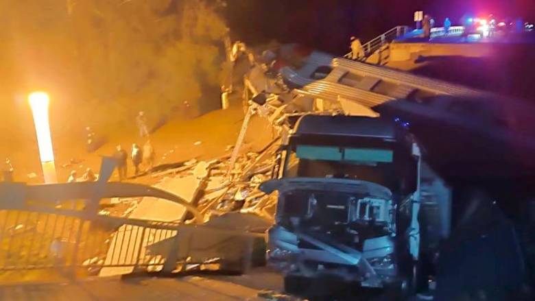 Κατάρρευση γέφυρας με νεκρούς και τραυματίες στη Ρωσία - Ουκρανικό σαμποτάζ «βλέπει» η Μόσχα