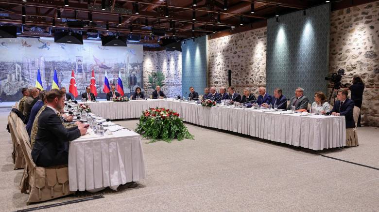 Ξεκίνησαν οι συνομιλίες για την Ουκρανία στην Κωνσταντινούπολη