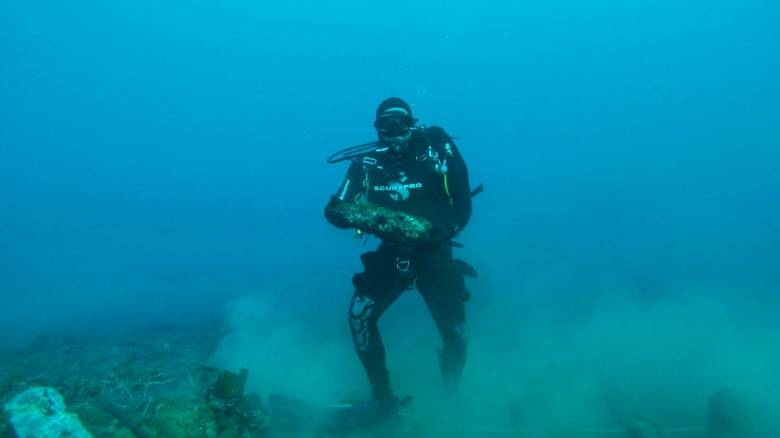 Βρέθηκε οβίδα του Β' Παγκοσμίου Πολέμου στο βυθό του λιμανιού της Καλαμάτας