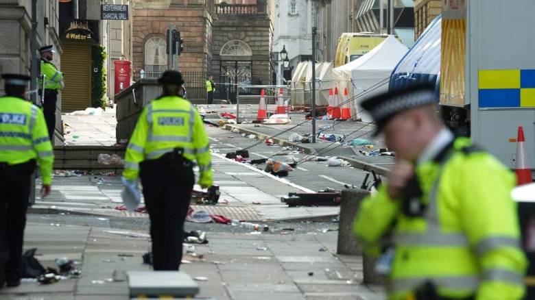 Λίβερπουλ: Τέσσερα άτομα εξακολουθούν να νοσηλεύονται μετά την επίθεση σε πλήθος με αυτοκίνητο