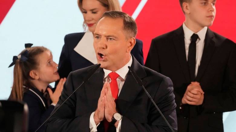 Η Μελόνι συγχαίρει τον Ναβρότσκι για τη νίκη του στις προεδρικές εκλογές στην Πολωνία