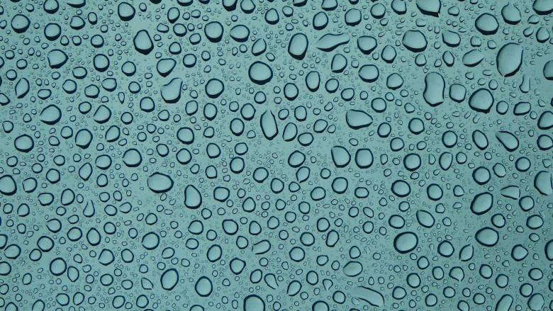 Επιστήμονες ανακάλυψαν τυχαία υλικό που συλλέγει πόσιμο νερό από τον αέρα, χωρίς ενέργεια ή φίλτρα
