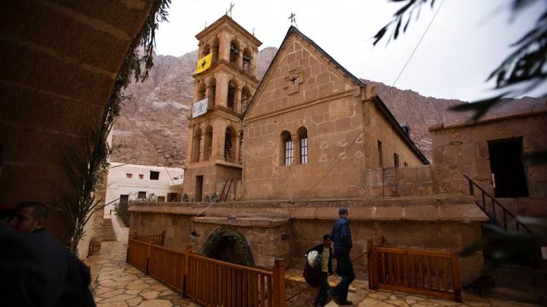 Σινά: Ο πατήρ Συμεών καταγγέλλει τον Αρχιεπίσκοπο Δαμιανό για «κατάληψη» της Μονής με «μπράβους»