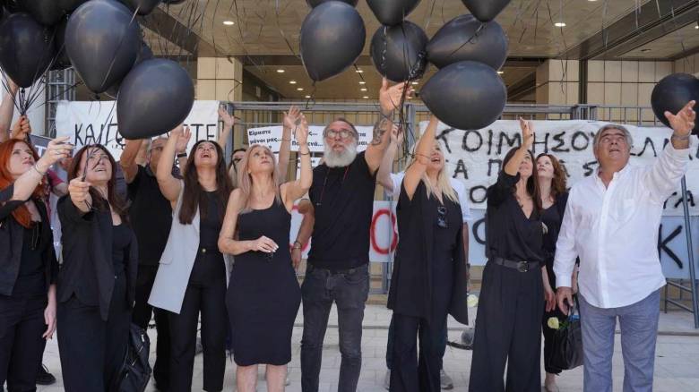 «Μπαίνει ταφόπλακα για όλους εμάς»: Οργή εγκαυματιών και συγγενών για την απόφαση για το Μάτι