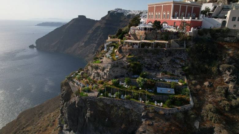 Events με φόντο την Καλντέρα και ελληνική κουζίνα με άποψη στο Volkan Cliffside