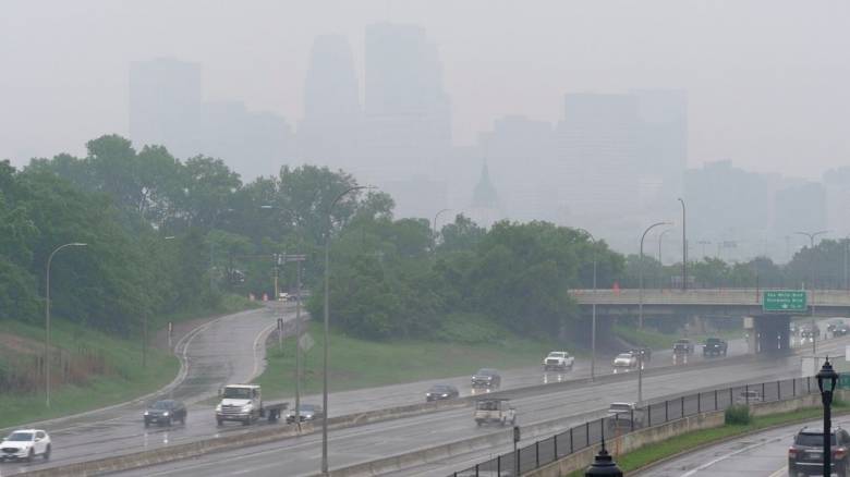 Καπνός από τις πυρκαγιές στον Καναδά εξαπλώνεται στις μεσοδυτικές πολιτείες των ΗΠΑ