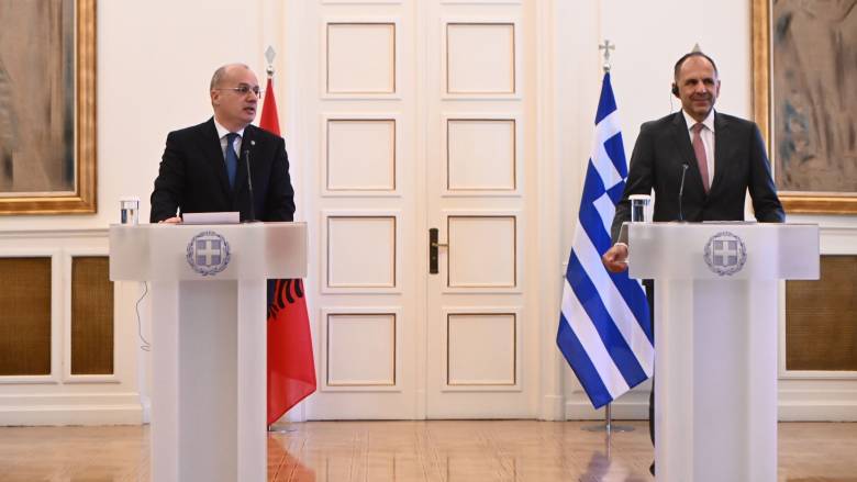 Γεραπετρίτης στον Αλβανό ΥΠΕΞ: «Σκιές που τάραξαν τις σχέσεις των χωρών μας πρέπει να εκλείψουν»
