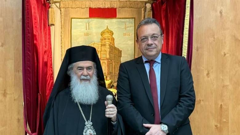 Συνάντηση Φάμελλου με τον Πατριάρχη Θεόφιλο Γ' - «Προτεραιότητα η κατάπαυση του πυρός στη Γάζα»