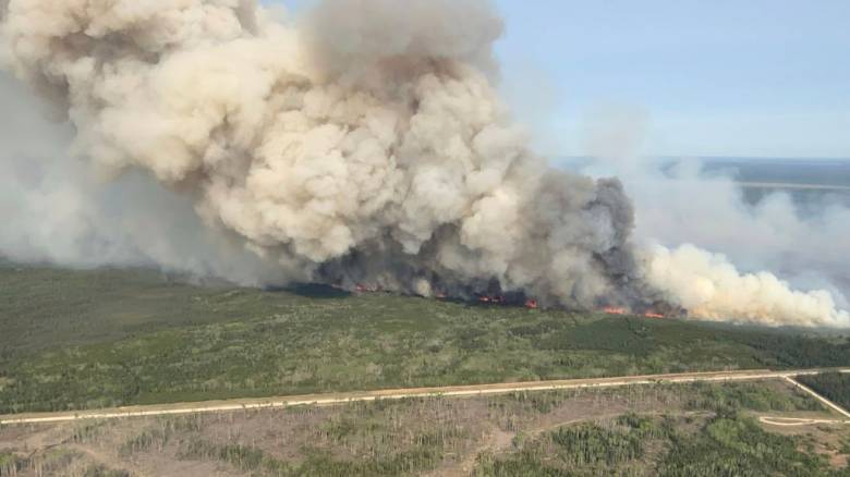 Μαίνονται οι πυρκαγιές στον Καναδά - Συνεχίζονται οι εσπευσμένες απομακρύνσεις κατοίκων