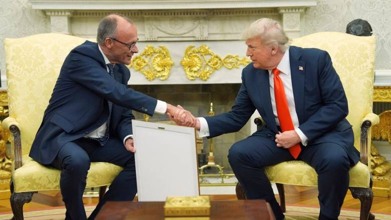 Το ιδιαίτερο δώρο του Μερτς στον Τραμπ - Η Ουκρανία στο επίκεντρο της συνάντησης στο Οβάλ Γραφείο