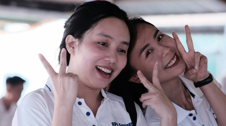 Η Ταϊλάνδη καταργεί τους αυστηρούς κανονισμούς για τα μαλλιά των μαθητών μετά από 50 χρόνια